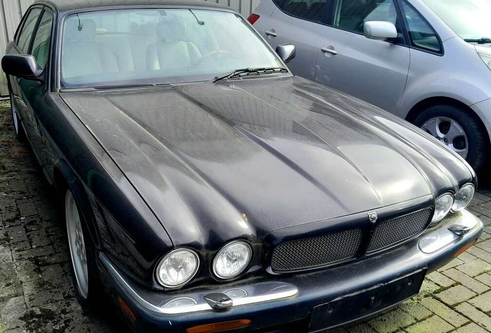 Jaguar 4.0i V8 32v COMPRESSEUR FULL OPTIONS