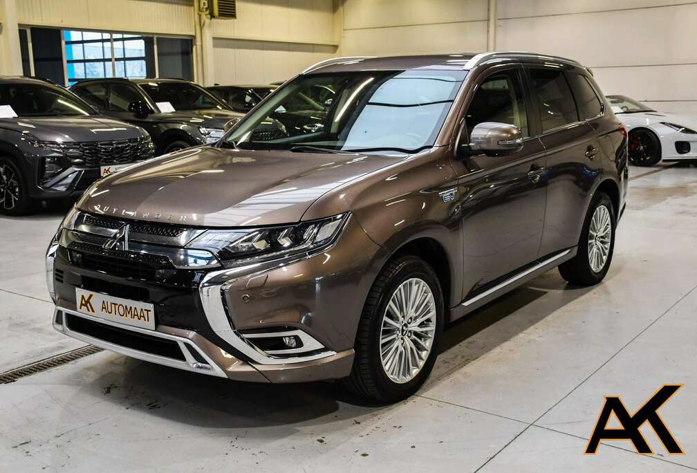 Mitsubishi 2.4i 4WD PHEV Instyle - NAVI / CAMERA / TREKHAAK