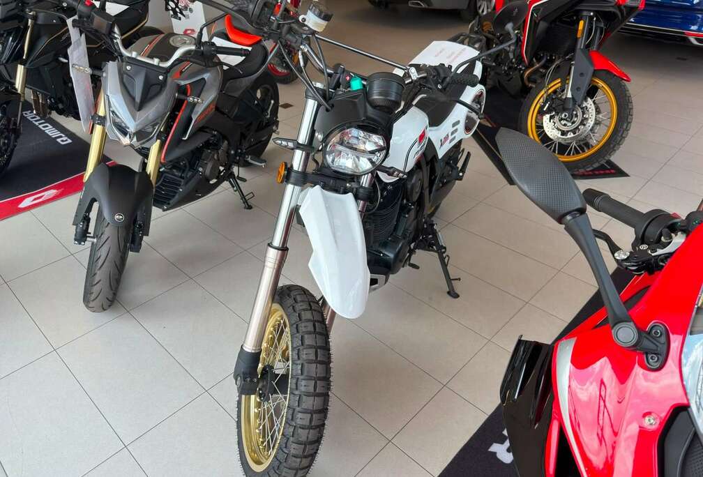 XRide White **Moto Démo Faible Kilométrage**