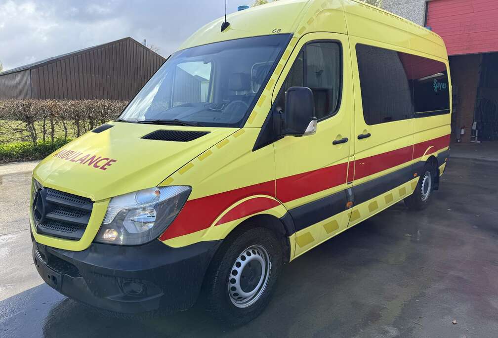Mercedes-Benz 314 Ambulance de 2017 + Lift