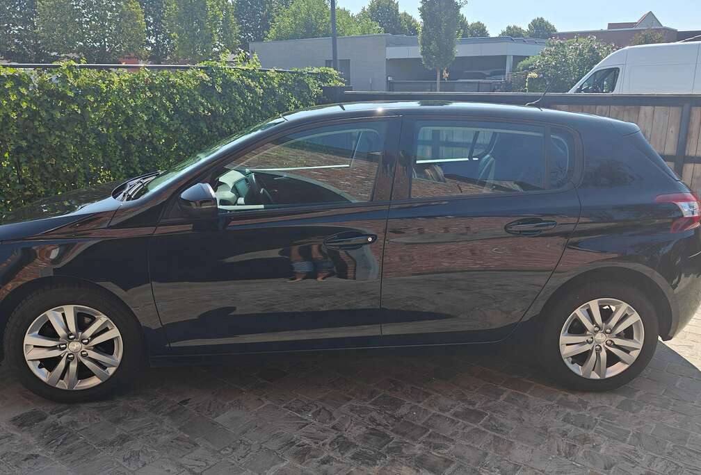 Peugeot 308 1.2 PureTech Style STT
