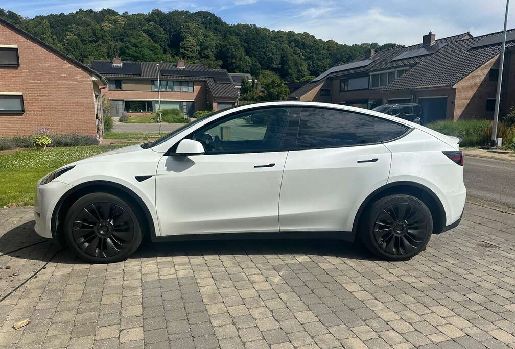 Tesla tesla model y y24 Long range with tow bar