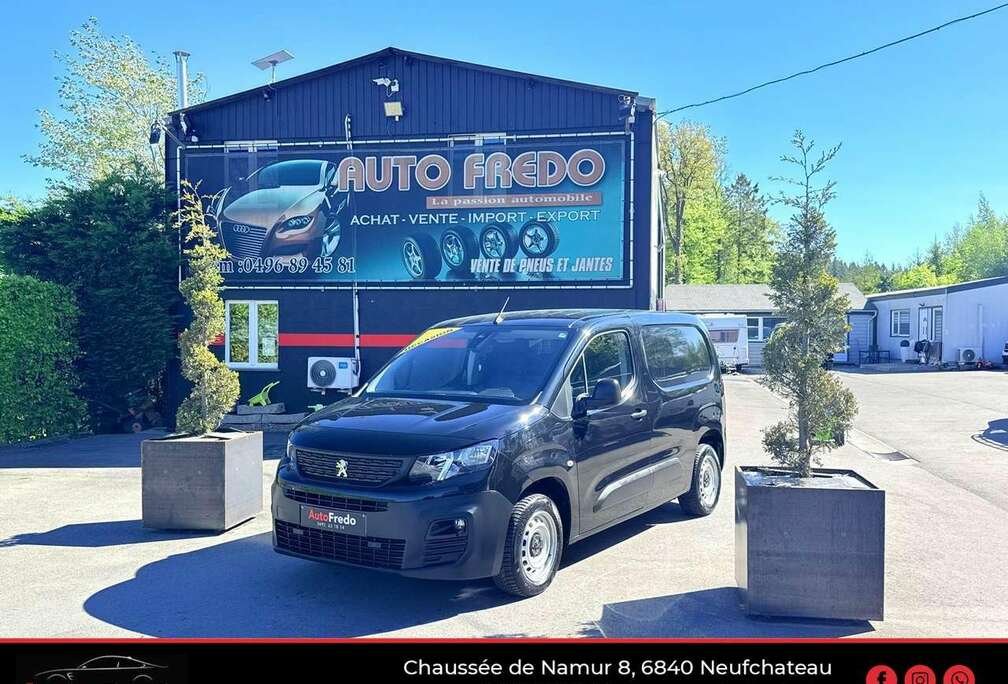 Peugeot 1.5 BlueHDi *tvac */* 3 Places * Clim * belle etat */*