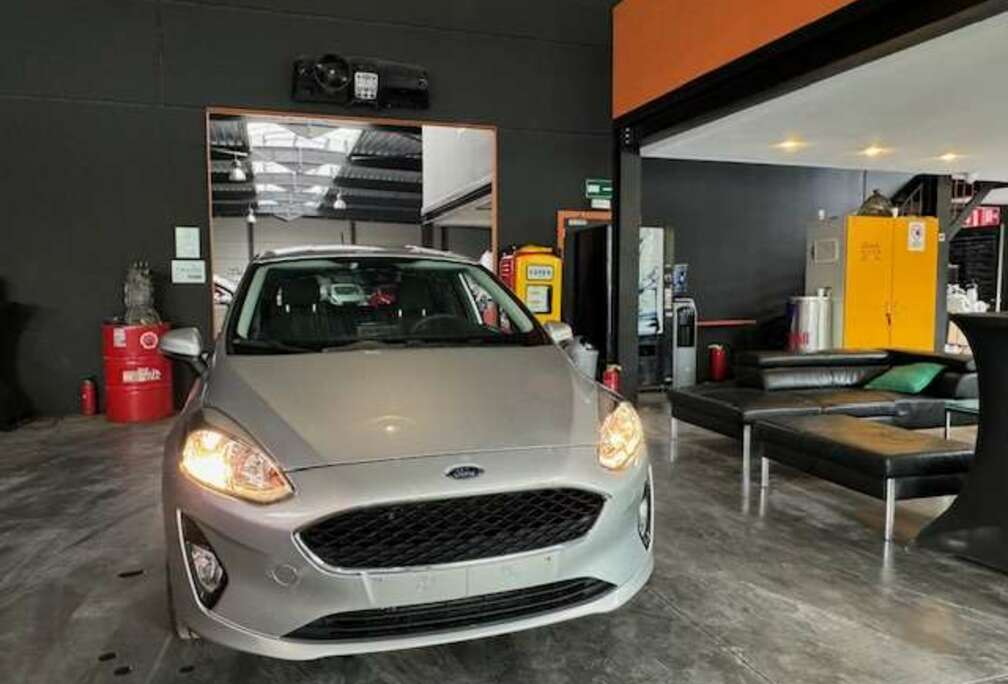 Ford 1.1i - A/C - MEDIA/TEL - APPLIS - LIMITATEUR DE VITESSE