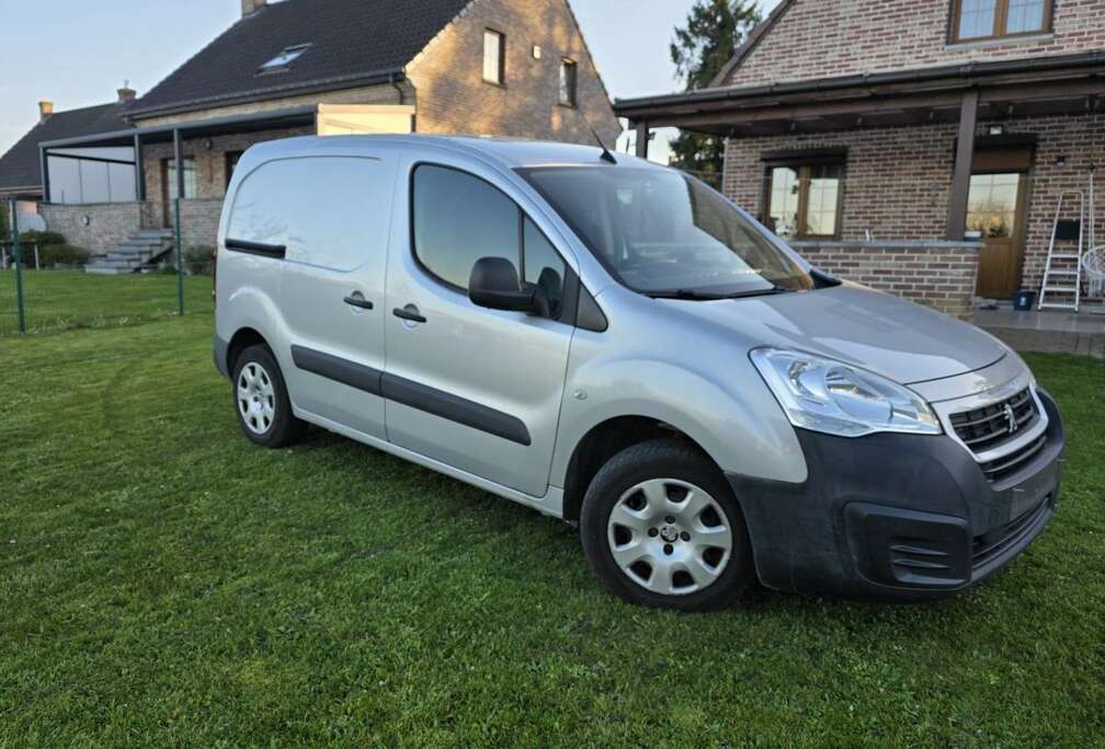 Peugeot 1.6hdi prête à immatriculation  3PL GPS AIRCO