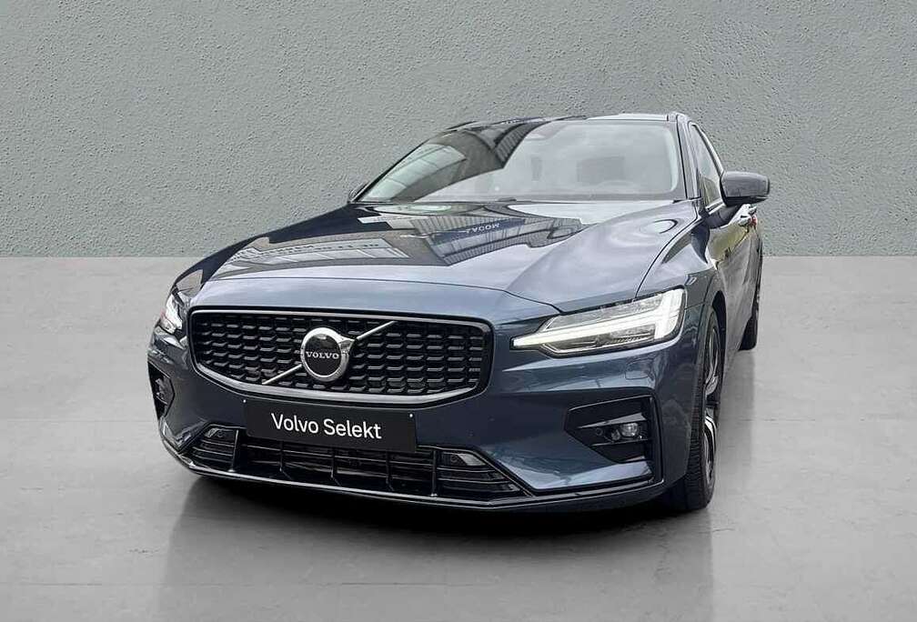 Volvo Ultra Dark, B4  Essence