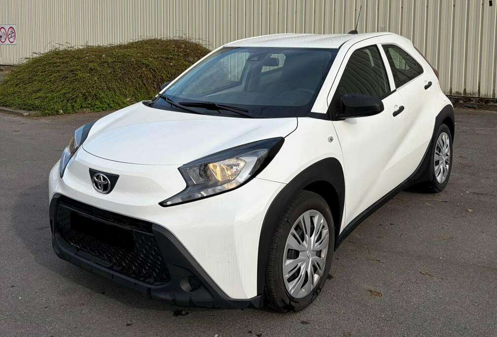 Toyota 1.0 VVT-i 72cv Active Buisness MY23