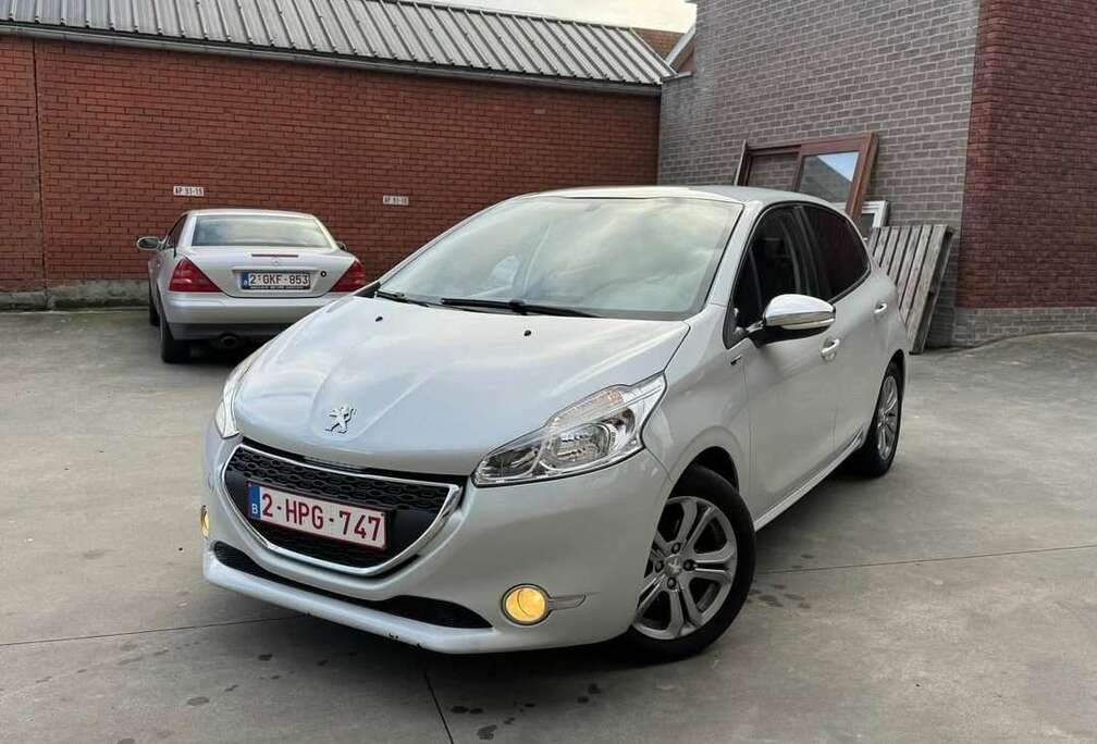 Peugeot 208 1.2i style