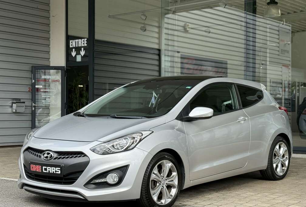 Hyundai 1.6 CRDi 110cv TOIT PANOR-CAMERA-GPS-JA17-GAR 1AN