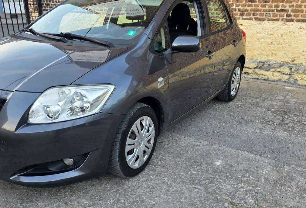 Toyota Auris 1.4i VVT-i Linea Terra