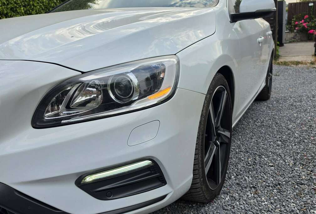 Volvo V60 2.0 D4  R-Design Geartronic Full options