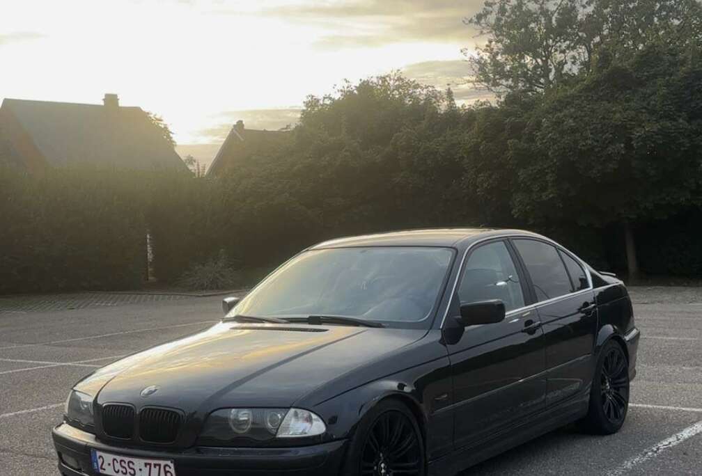 BMW 320i