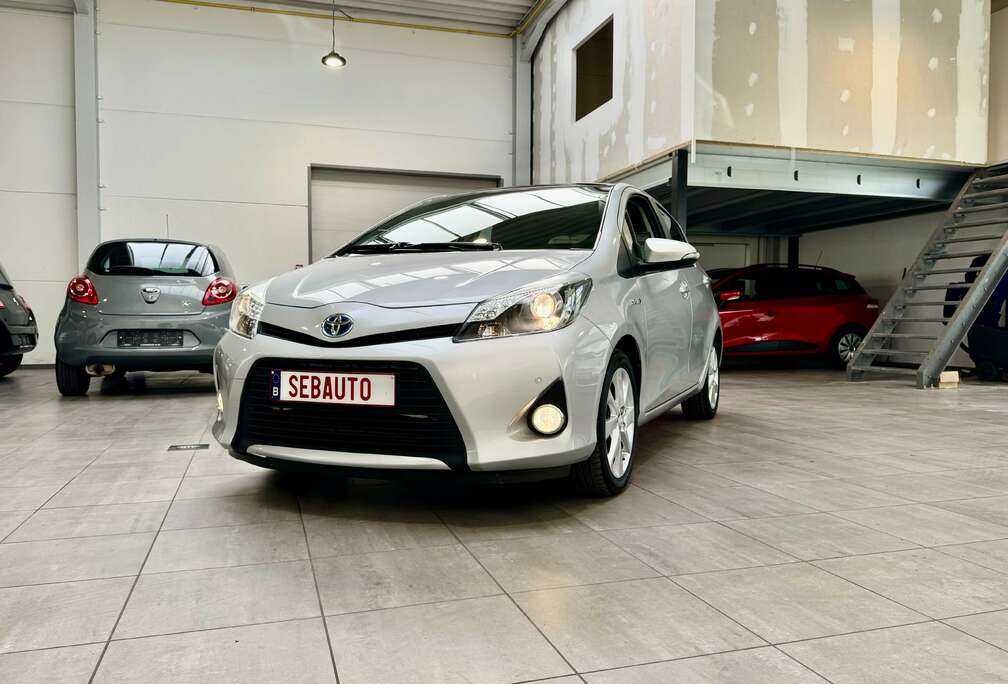 Toyota 1.5i VVT-i Hybrid Active E-CVT