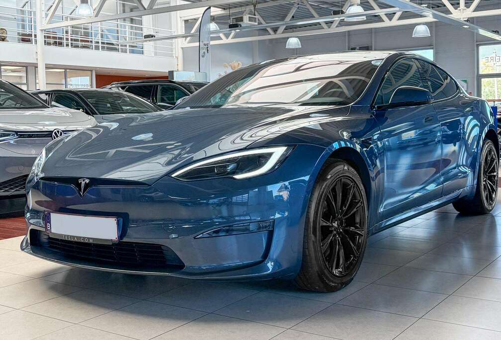 Tesla Model S + trekhaak , rond stuur
