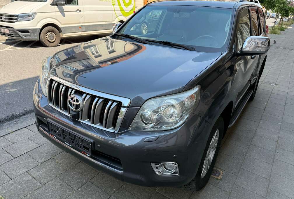 Toyota Landcruiser 3.0 D-4D Premium 7place full option