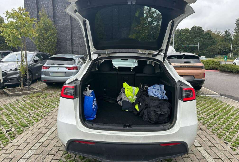 Tesla Model Y 72.5 kWh Dual Motor Performance (377 kW)