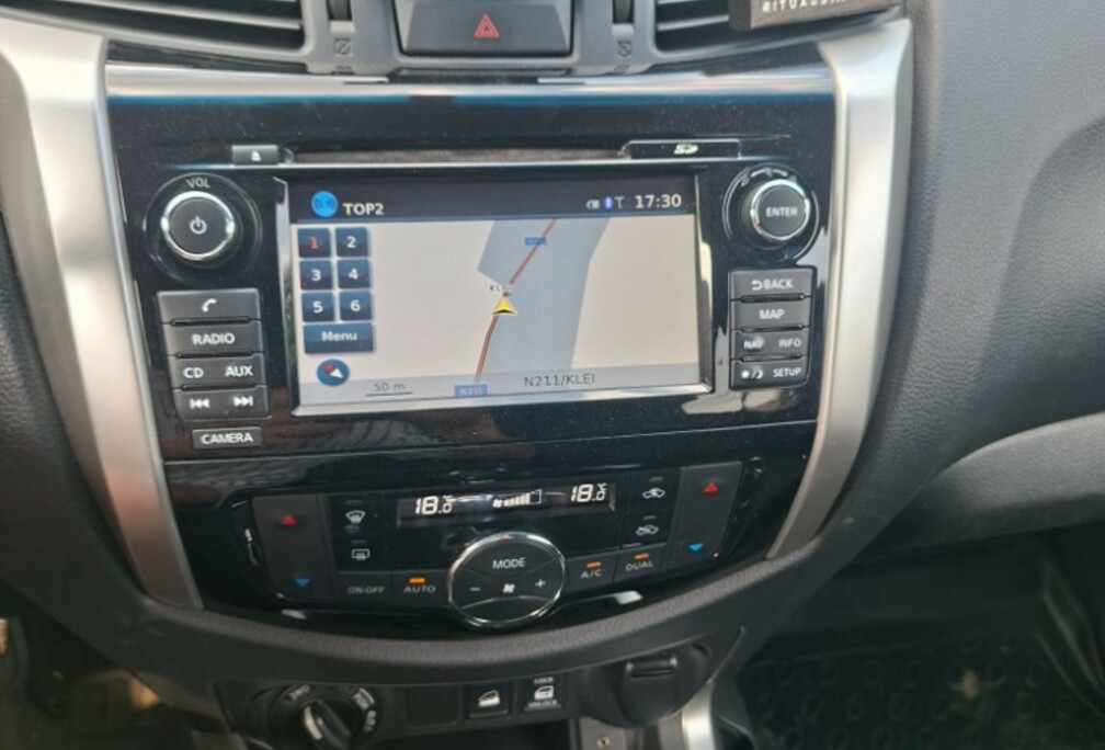 Nissan Navara met Alu Cab van Gitrax