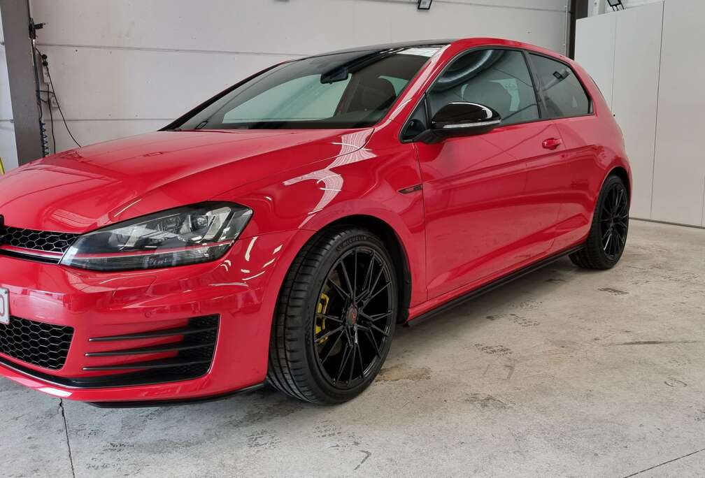 Volkswagen Golf GTI Performance BlueMotion Technology DSG