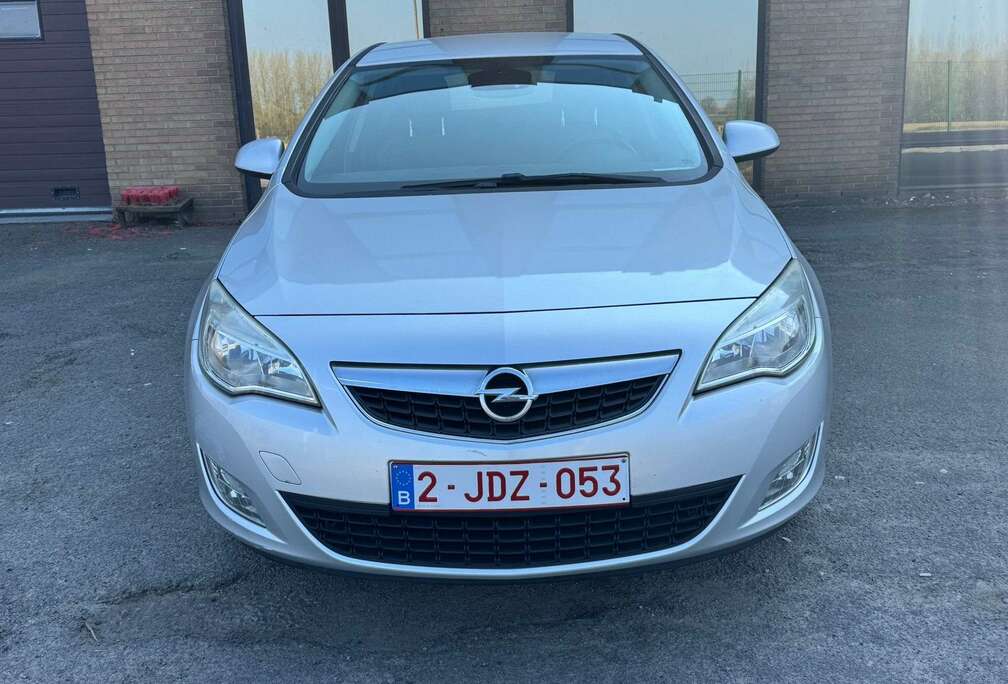 Opel Opel Astra 1.4 essence Airco GPS