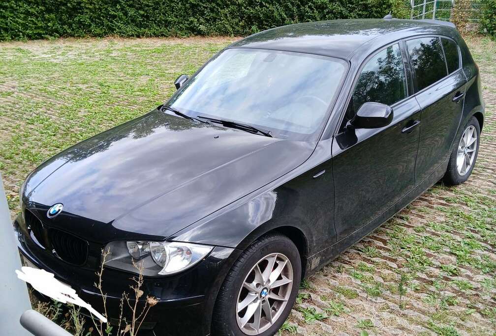 BMW 116i Crossed Flag