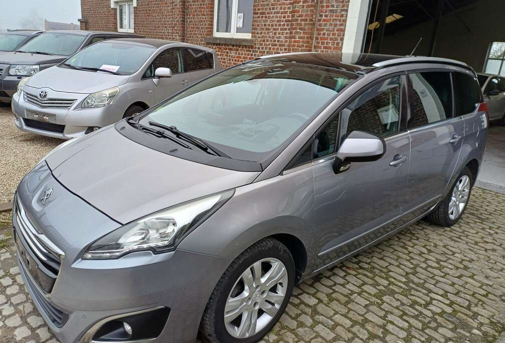 Peugeot 5008 1.6 HDi Allure - 7 PLACES