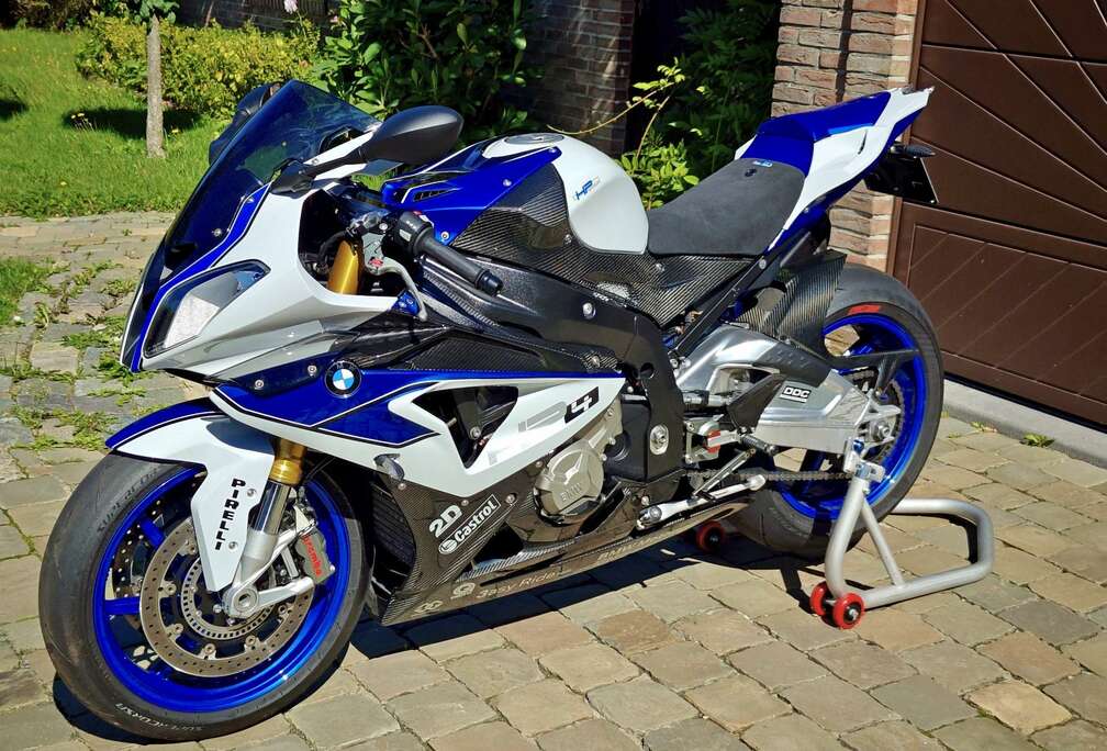 BMW COMPETITION CARBONE AKRAPOVIC