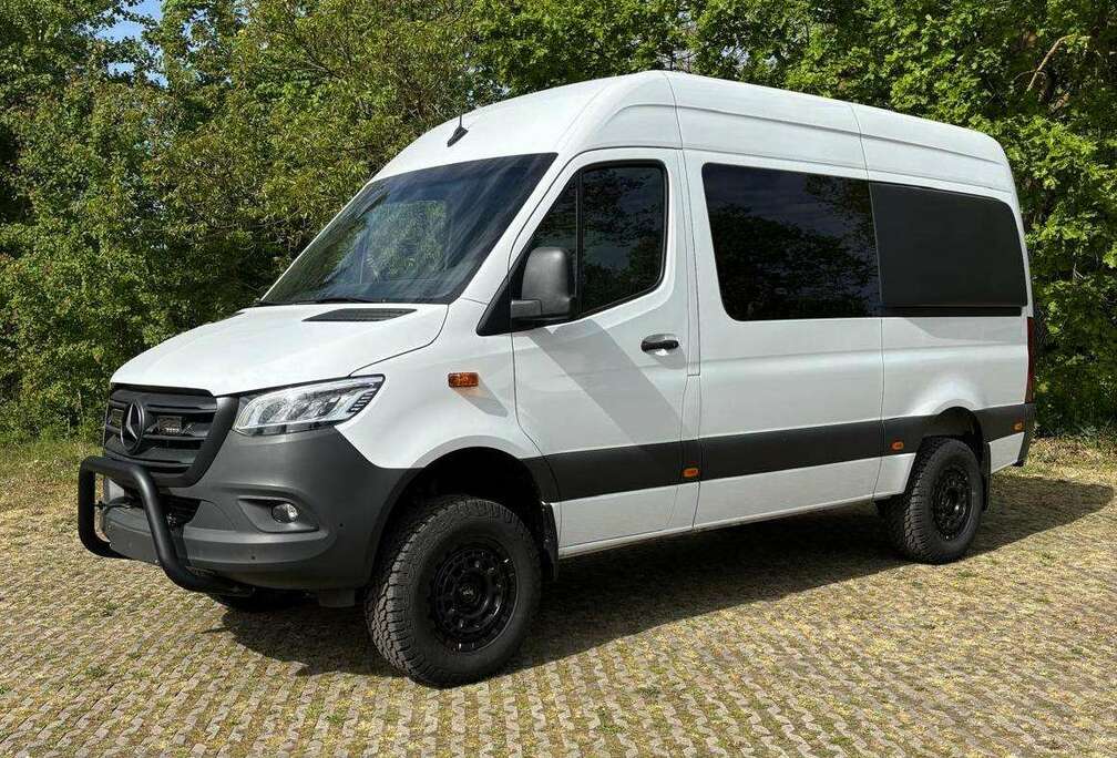 Mercedes-Benz 4x4 camper