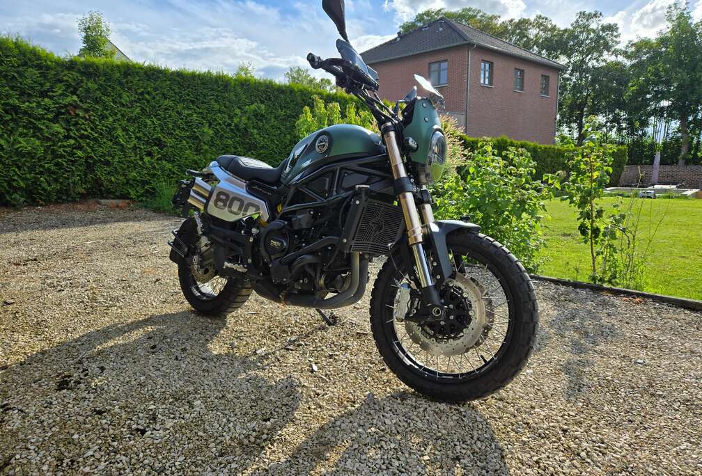 800
