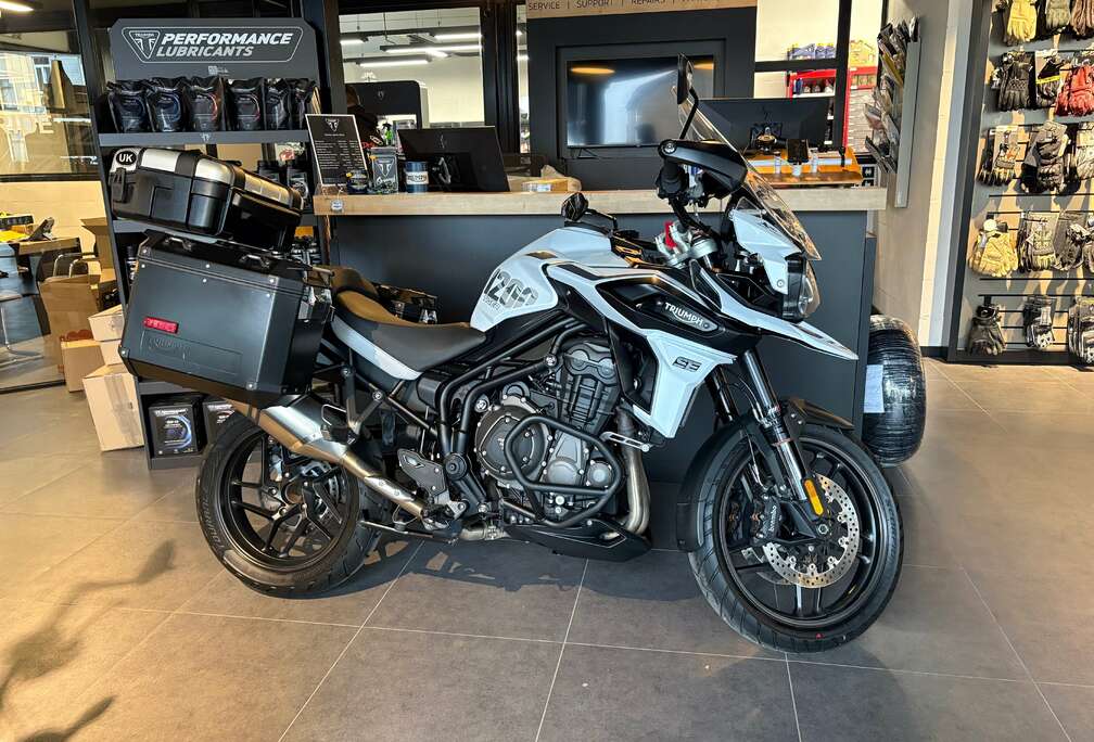 Triumph Explorer SE Alpine Edition