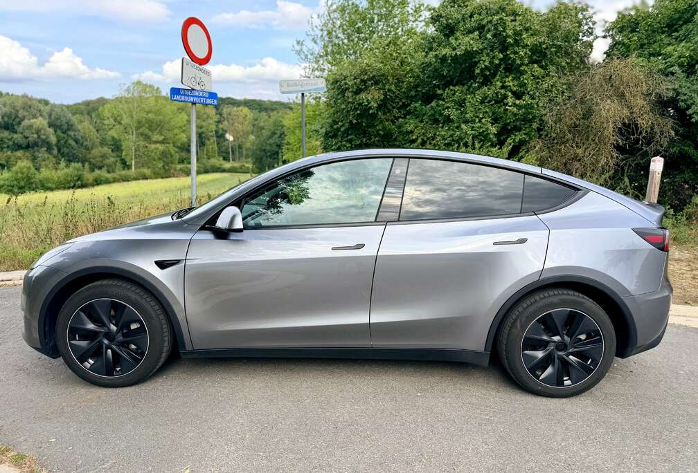 Tesla Model Y 72.5 kWh Dual Motor Long Range (324 kW)