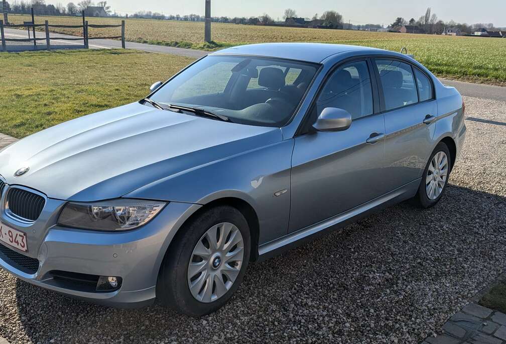 BMW BMW Série 3 316i essence  véhicule très propre et bien entretenu