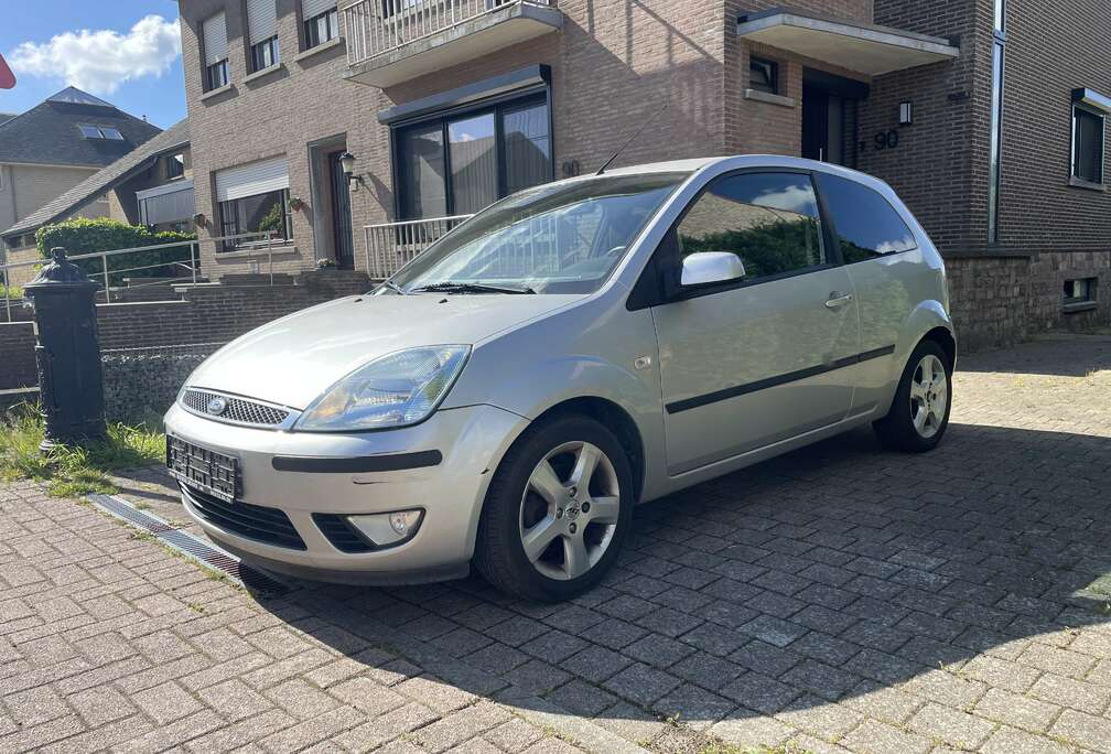 Ford 1.4 Sport - 63.000 KM - Airco - Gekeurd