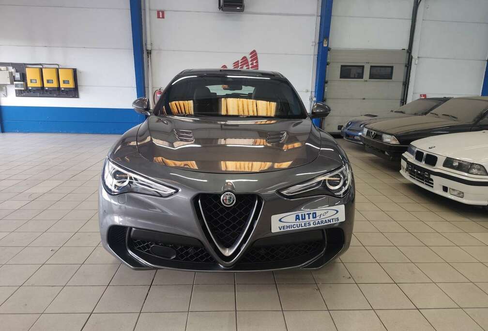 Alfa Romeo Stelvio 2.9 T V6 AWD Quadrifoglio (EU6d-TEMP)
