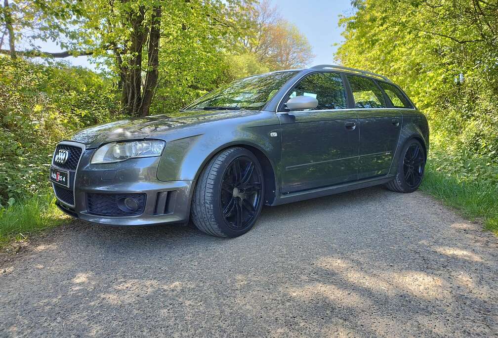 Audi RS4 4.2i V8 40v Quattro