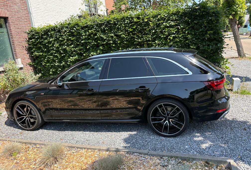 Audi FULL OPTION A4 Avant 45 TFSI S-line Mild-Hybrid