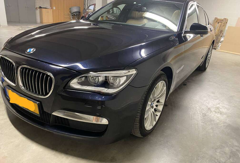 BMW 750 dXA