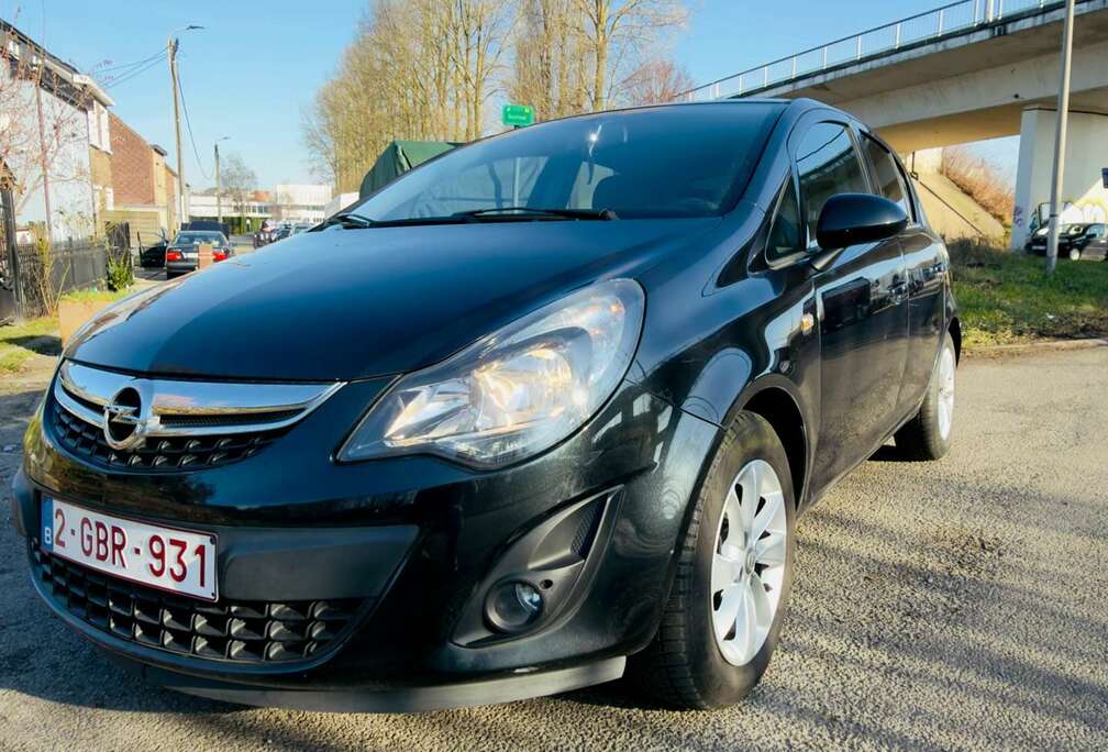 Opel 1.2i Black Edition