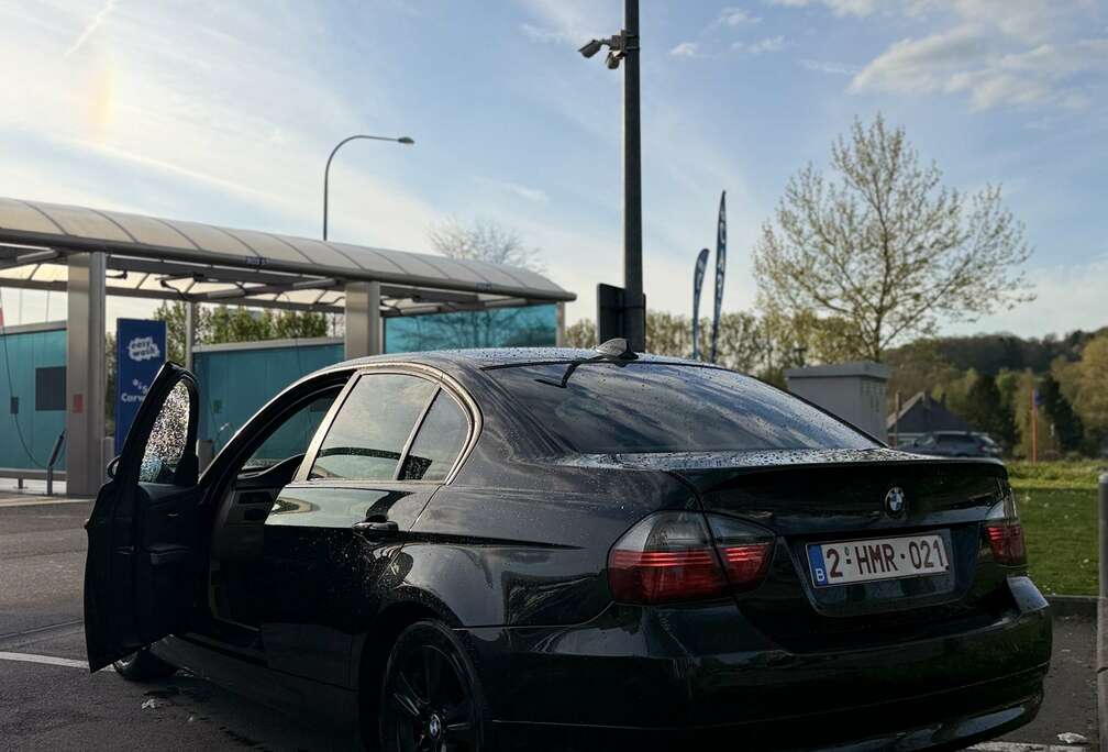BMW BMW 318i E90