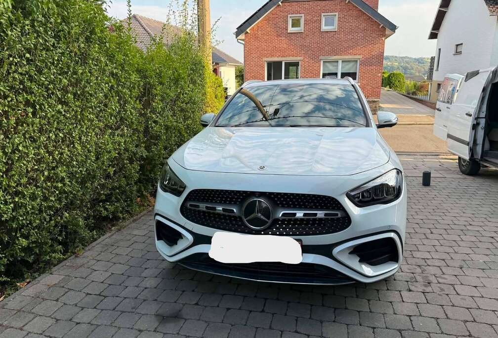Mercedes-Benz GLA 180 AMG Line AMG Line