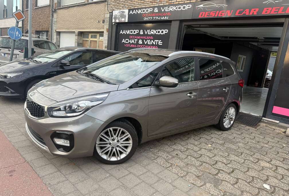 Kia 1.6i 135 ch — 7 places — Navigation — Caméra de recul — Attache-remorque.
