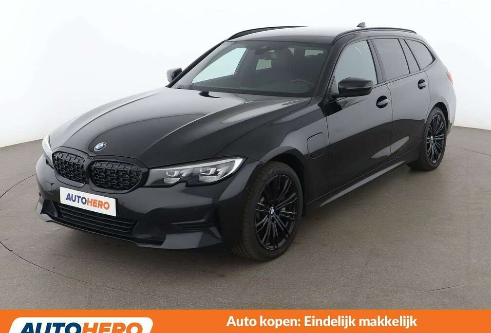 BMW 330e Advantage
