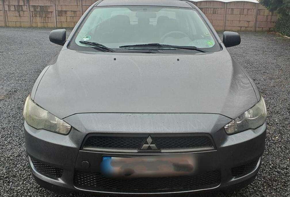 Mitsubishi Lancer 1.5i Invite