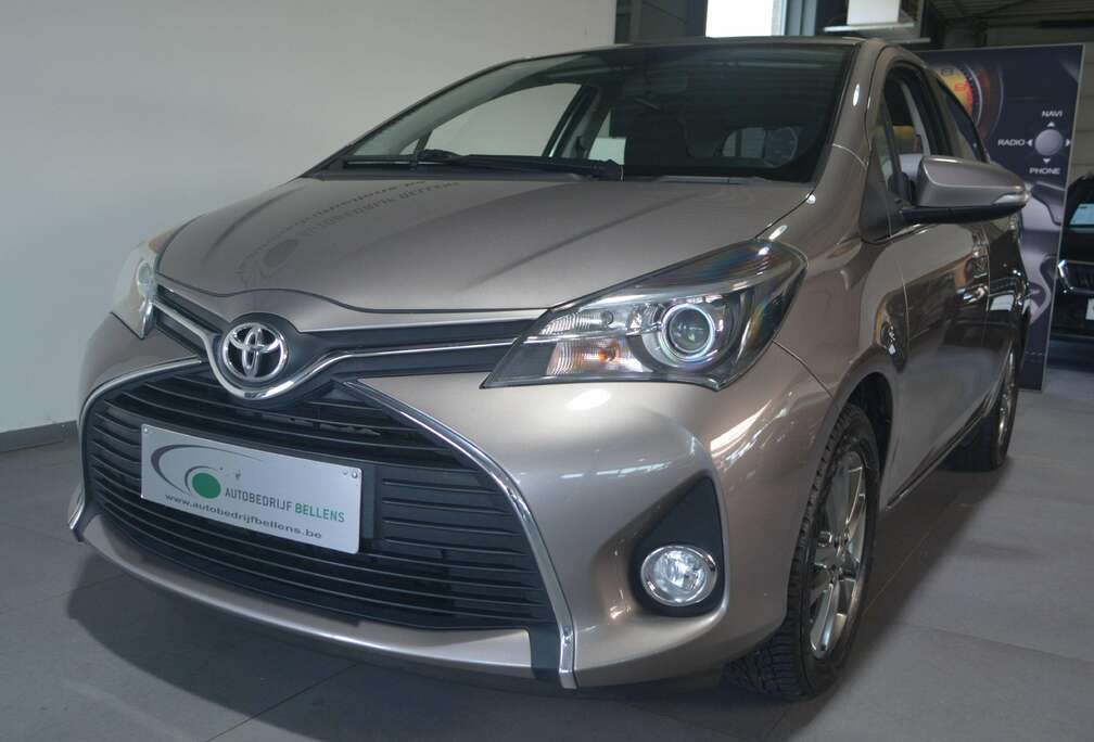 Toyota 1.3 L BENZ. / NAVI + CAMER / CRUISE CONTROL / AIRCO