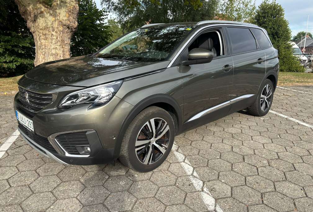 Peugeot 5008 benzine AUTOMAAT in top staat.