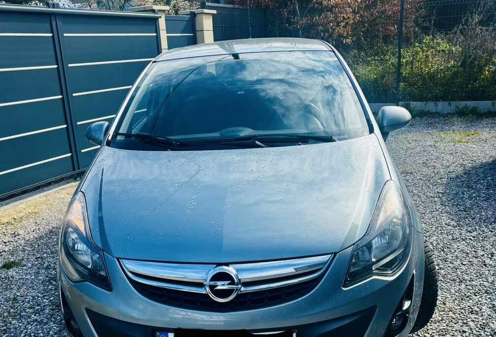 Opel 1.2i Essentia Easytronic Prete à Immatriculer