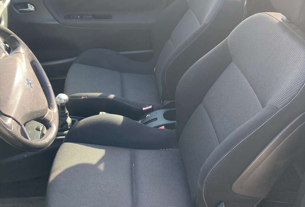 Peugeot 207 CC 1.6i 16v