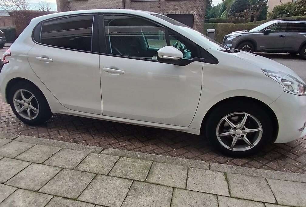 Peugeot 208 1.2i Active STT ETG