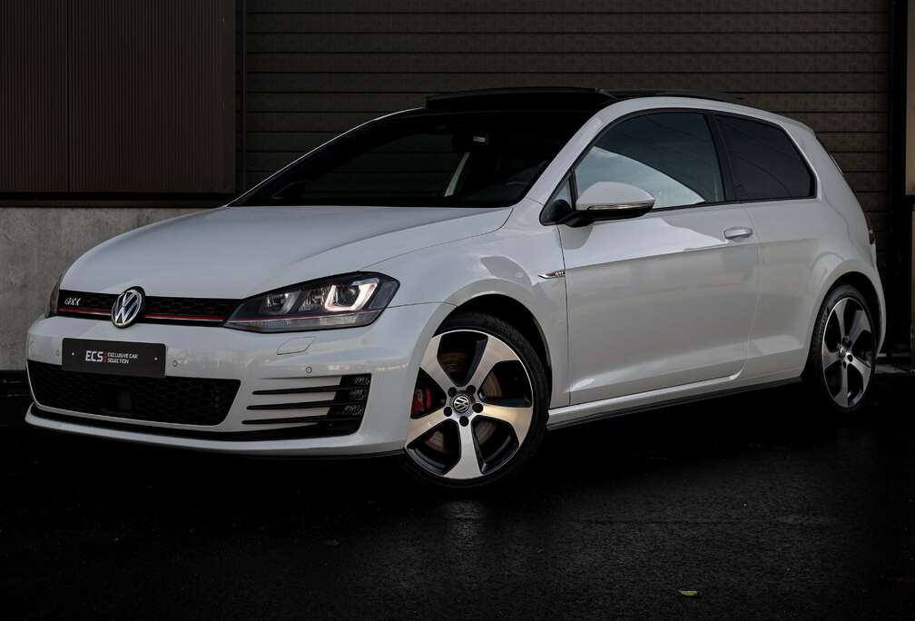 Volkswagen Golf GTI Performance BlueMotion Technology DSG