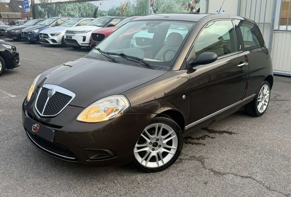 Lancia Ypsilon 1.2i Limited Edition / ALCANTARA / CLIM