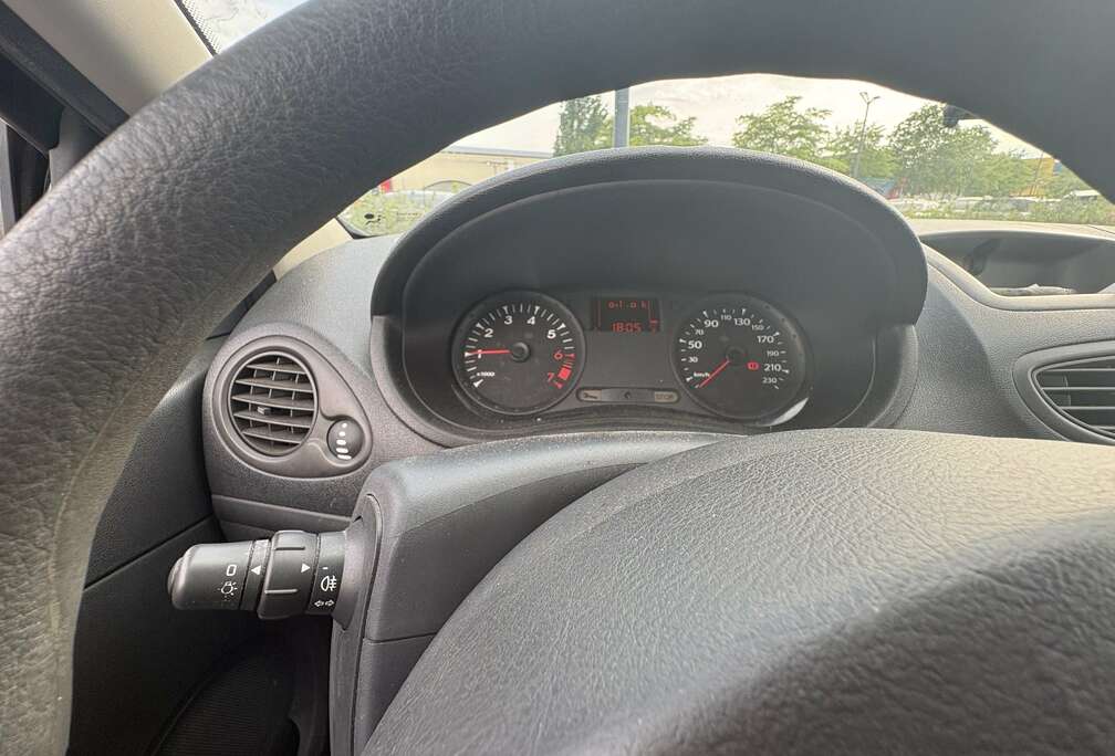Renault 1.2i Authentique